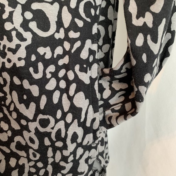 NWT Chico's Leopard Print with Side Slit Pockets Tunic - Size 2 / XL - Picture 4 of 7